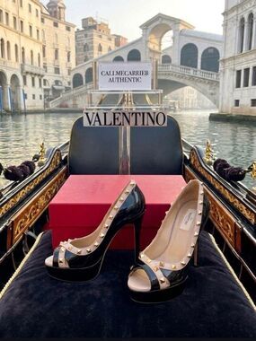🛍️ Valentino Garavani Authentic Rockstud Peep-Toe Platform Pumps